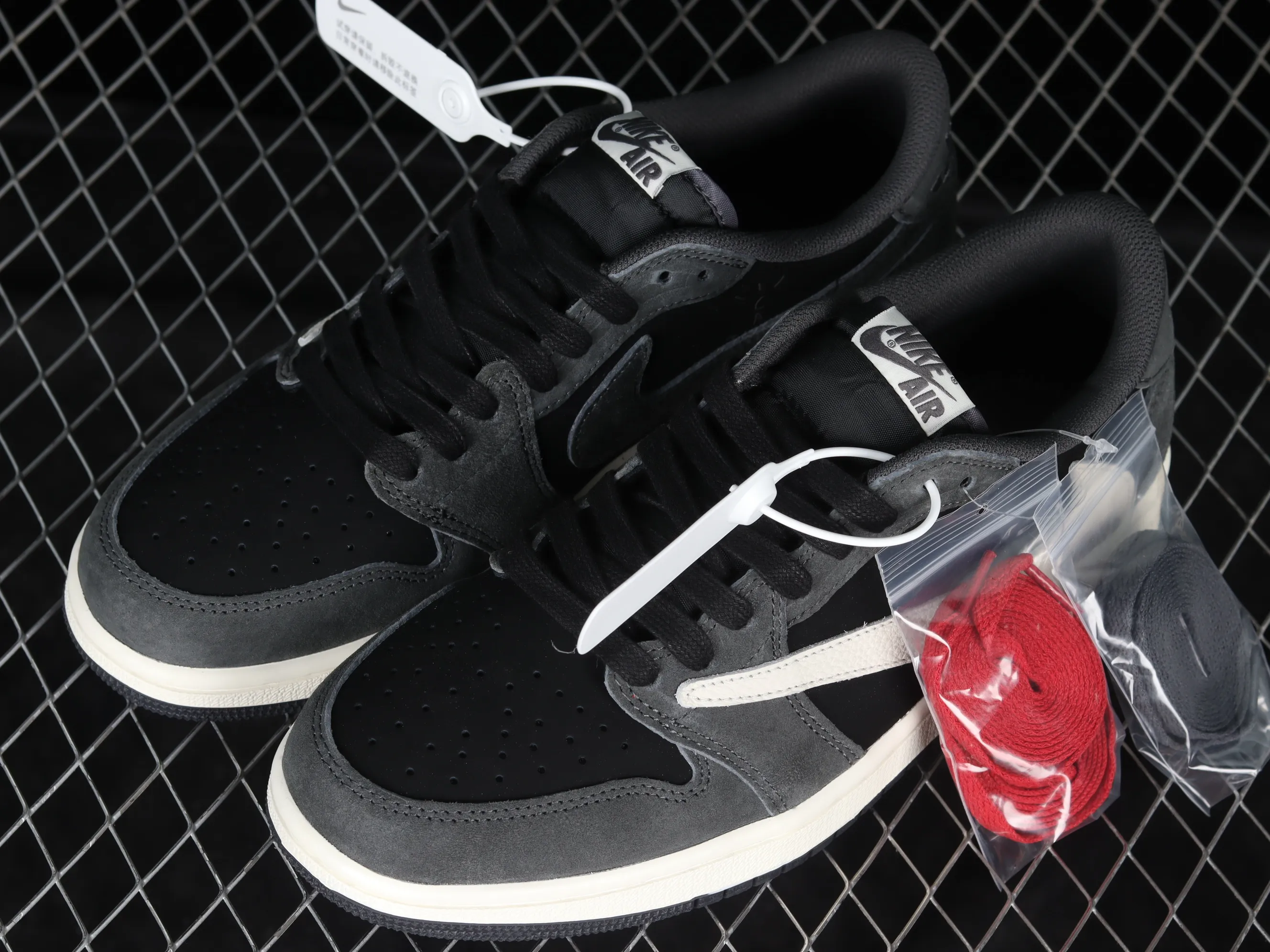 All Categories Air Jordan Jordan Series Basketball Shoes Air Jordan 1 Low Travis Scott x Air Jordan 1 Low "Black Phantom" AJ1 Joe 1 Overhook Black Phantom DM7866-001